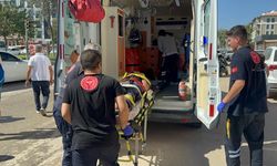 Otomobille çarpışan motosikletin sürücüsü yaralandı