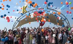 Lösemiyi yenen Kağan için gökyüzüne yüzlerce balon bıraktılar