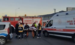 İşçi taşıyan minibüs otomobille çarpıştı