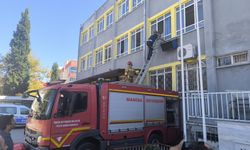 3 çocuk okulda mahsur kaldı