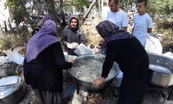 Geleneksel Bayram'da dağıtılacak yemek için kilolarca malzeme kullandılar
