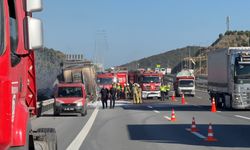 Kumaş yüklü tır alev topuna döndü
