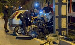 Feci Kaza: Otomobil İkiye Katlandı, 2 Genç Hayatını Kaybetti