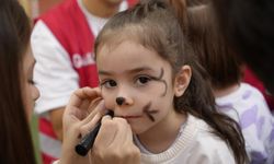 Düzenlenen şenlikte yüzlerce çocuk doyasıya eğlendi