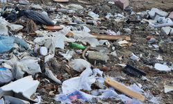 Araziye Dökülen Çöpleri Toplamayan Belediyeye Ceza