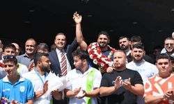 Başpehlivan Enes Doğan’a Davullu Zurnalı Karşılama