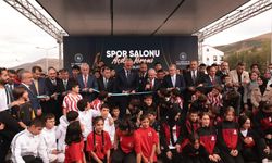 Bakan Bak, Yeni Spor Salonu açılışına katıldı