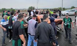 Hurdaya dönen araçta 5 kişi yaralandı