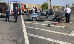 Otomobil bariyerlere çarptı: 1'i ağır 5 yaralı