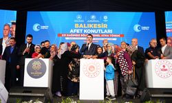 Sındırgılı köylüler kendi evlerinin temelini Bakan Kurum'la attı