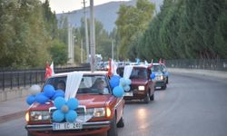 Sünnet şöleninde nostaljik araba turu