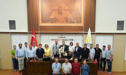Tepebaşı’nda Kadrolu İşçilerin Sözleşme Sevinci