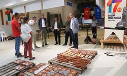 Başkan Ataç Ve Özaydemir Fırından Çıkan Eserleri İnceledi