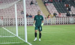 Rakip Kaleci Tepki Topladı