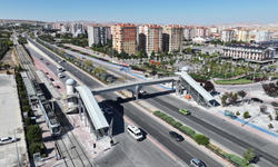 Büyükşehir, Üniversite Öğrencilerinin Yoğun Kullandığı Yaya Üst Geçidine Yürüyen Merdiven Kazandırdı
