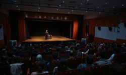 Tahsin Hasoğlu’ndan İZKİTAP’ta kahkaha dolu gece