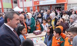 Bakan Tekin, Geliri Gazze’ye Bağışlanacak “Bir Okul Bin Umut” Kermesine Katıldı