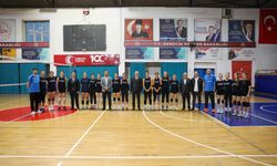 BAŞKANDAN VOLEYBOLCULARA MORAL ZİYARETİ