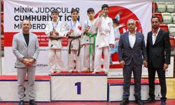 Minik sporcular Cumhuriyet için ter döktü