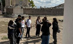 Öğrenciler İngilizce pratiğini Pergamon Antik Kenti’nde yaptı