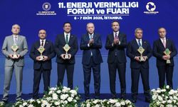 Rektör Adıgüzel “En Verimli Üniversite Binası” ödülünü Cumhurbaşkanı Erdoğan’dan aldı