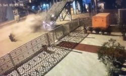 Otomobil üst geçide çarptı: 1 ölü