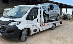 Tırla hafif ticari aracın çarpıştığı kazada 2 kişi yaralandı