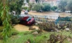 Foça'da yoğun yağış sele yol açtı: 1 kişi kayıp