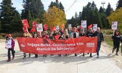 Yüzlerce kişi Cumhuriyetin izinde yürüdü