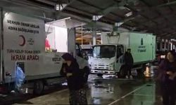 Deprem sonrası yağış, sokakta bulunan vatandaşlara zor anlar yaşattı