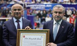 Bakan Bak'a fahri hemşehrilik beratı takdim edildi