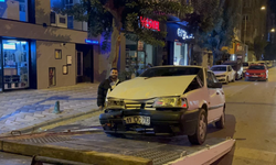 Otomobilin çarptığı elektrikli bisikletteki kişi yaralandı