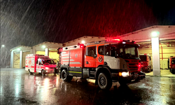 İzmir İtfaiyesi deprem sonrası destek için Sındırgı’da