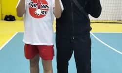 Efe Carl Demirli'den kick boks branşında şampiyonluk