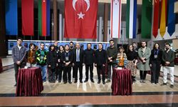 Rektör Adıgüzel öğrencilerin sergisini ziyaret etti