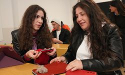 Moda tasarımı öğrencilerinden anlamlı destek