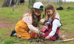 Öğrenciler, Gazi Mustafa Kemal Atatürk’ü anarak yeşil vatan için geleceğe nefes olacak