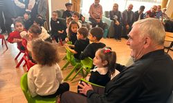 Minikler büyükleriyle Atatürk'ü andı