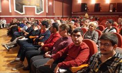 İş hayatına hazırlanan nöroçeşitli gençlerin mezuniyet sevinci