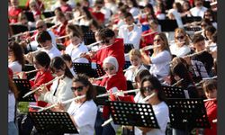 BAÜN Necatibey Eğitim Fakültesi Müzik Öğretmenliği Öğrencileri ve Mezunları Rekor Denemesinde Yer Aldı