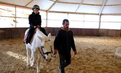 Ara tatili at üstünde geçirdiler