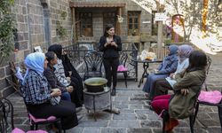 Kadınlar doğal şifa karışımlarını öğreniyor