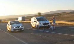 Trafiği birbirine kattı, araçların üzerine atladı, cam kırdı