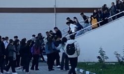 Eli sopalı şahıslar okul bastı