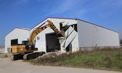 İmara aykırı iki yapı yıkıldı