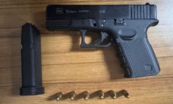 Polis, motosikletin selesinden tabanca ele geçirdi