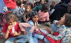Gazze’de çocuklar enkaza dönen okullarda ders başı yaptı
