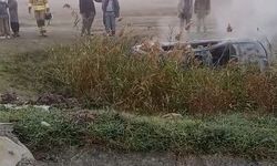 Takla atan otomobil alev aldı: Sürücü yara almadan kurtuldu