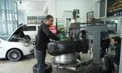 Çavuştepe’ye kar yağdı, sürücüler lastikçilere akın etti