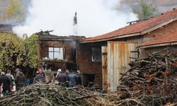 Yaşlı çiftçinin biriktirdiği paralar ve eşyaları küle döndü